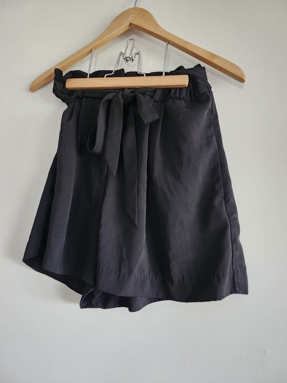 🖤 H&M High-Waisted Black Shorts | Detachable Tie Belt | Business Casual